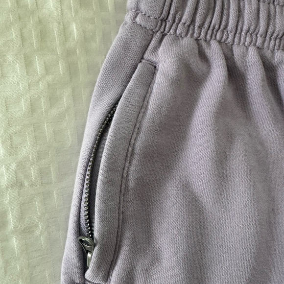 ZARA joggers with NY embroidery. Zip pockets - Picture 3 of 6